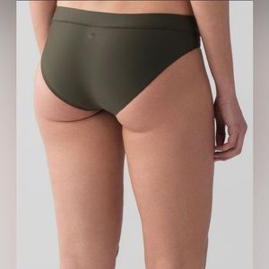 Lululemon tidal flow bottom 6 nwt